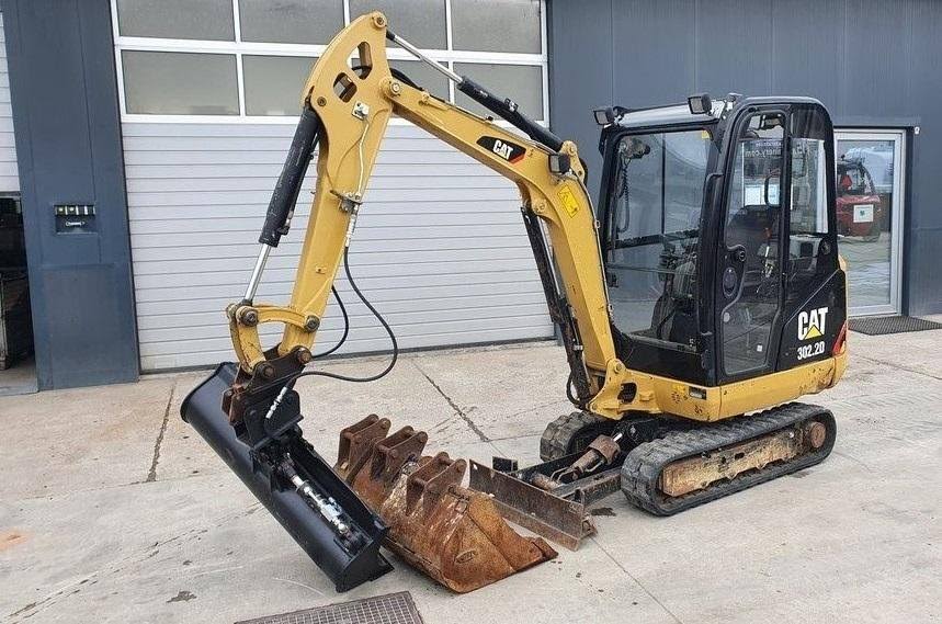 Caterpillar 302.2D, (2013), 2 468 heures, 2.1T + 3 Godets – occasion