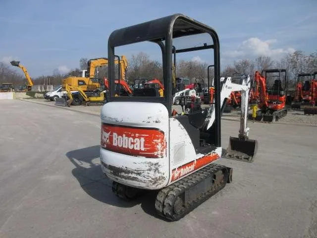 BOBCAT 320 – Mini-Pelle 1,5T avec 3 Godets Occasion