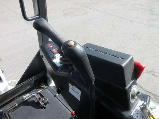 BOBCAT 320 – Mini-Pelle 1,5T avec 3 Godets Occasion