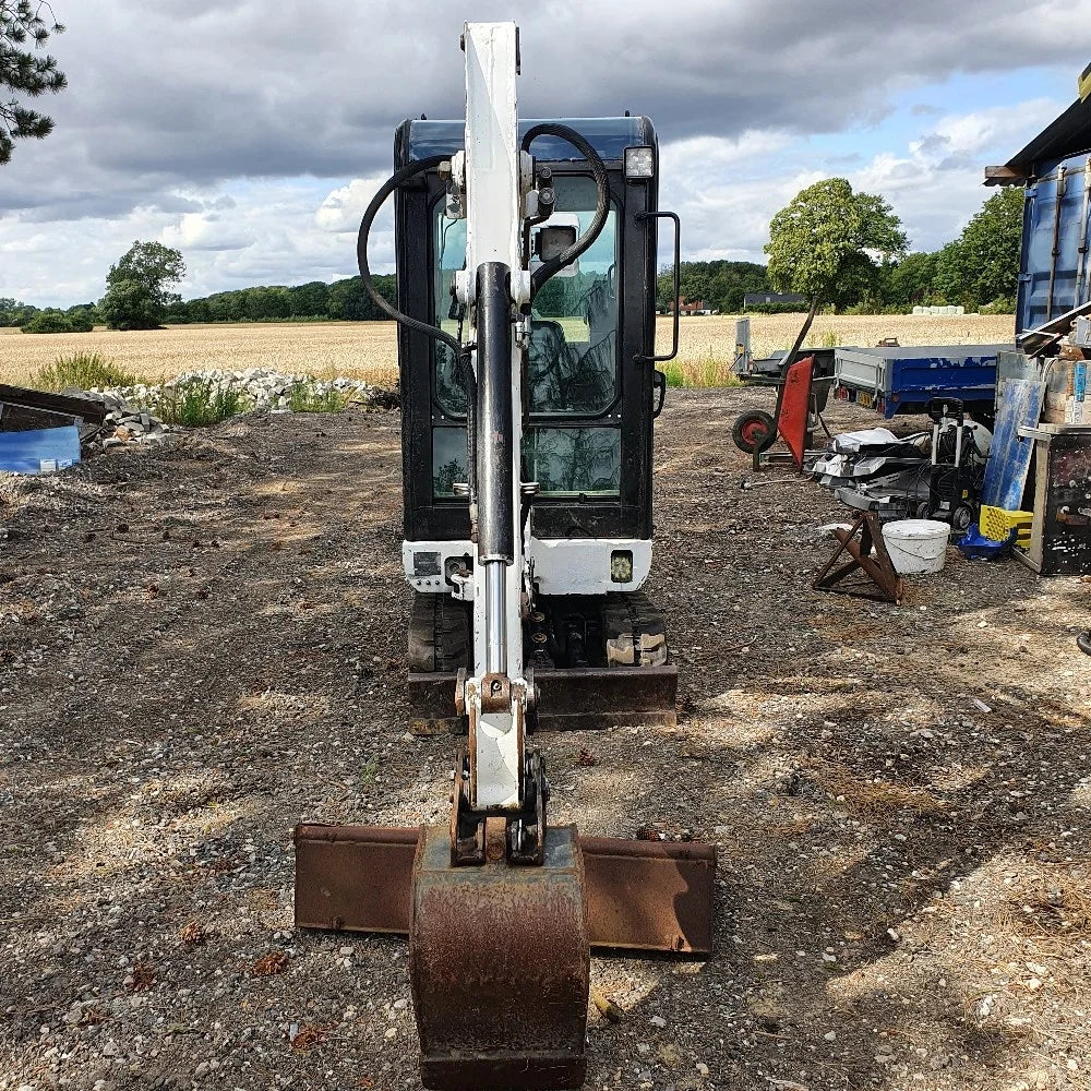 BOBCAT 322G – Mini-Pelle 1,6T sur Chenilles avec 3 Godets Occasion