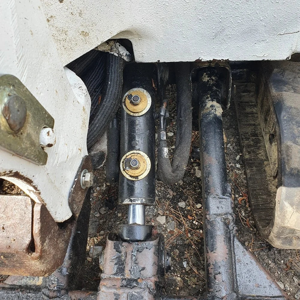 BOBCAT 322G – Mini-Pelle 1,6T sur Chenilles avec 3 Godets Occasion