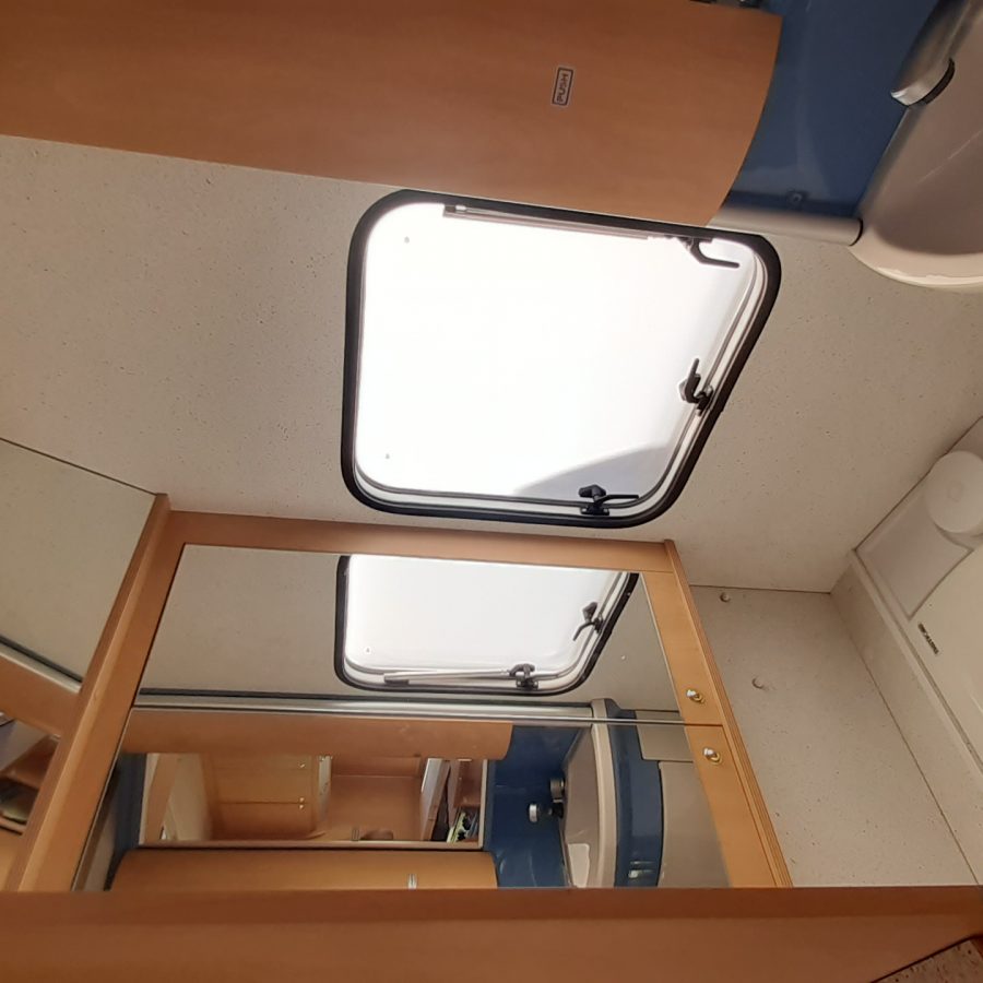 Caravane Bürstner Ventana 400TS Avantgarde 2000 – 2 couchages – Simple essieu – 6.13m – occasion