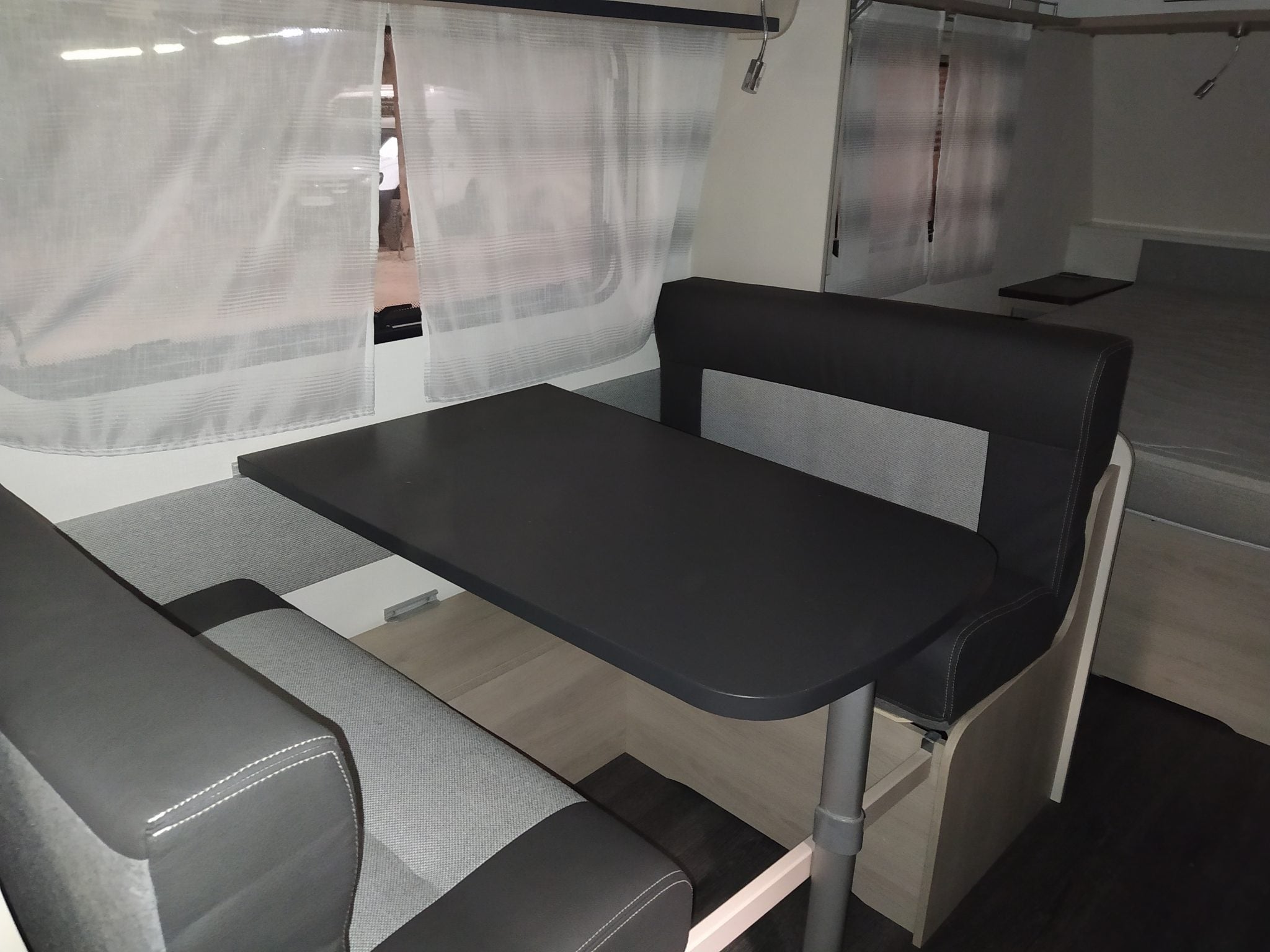 Caravane Caravelair 2019 – 4 couchages – Simple essieu – 6,70 m – Avec auvent et solette occasion