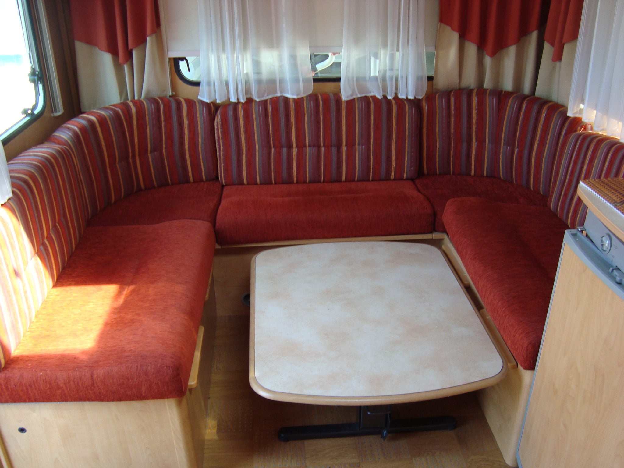 Caravane Caravelair Ambiance 2010 – 4 couchages – 6 m – Simple essieu – Bon état avec Moover occasion