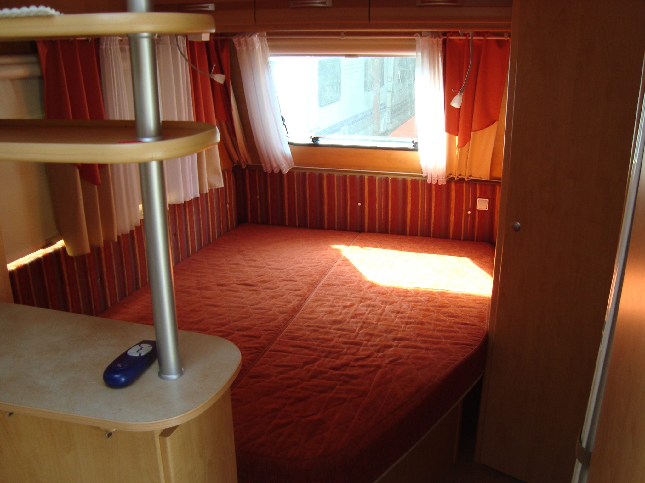 Caravane Caravelair Ambiance 2010 – 4 couchages – 6 m – Simple essieu – Bon état avec Moover occasion