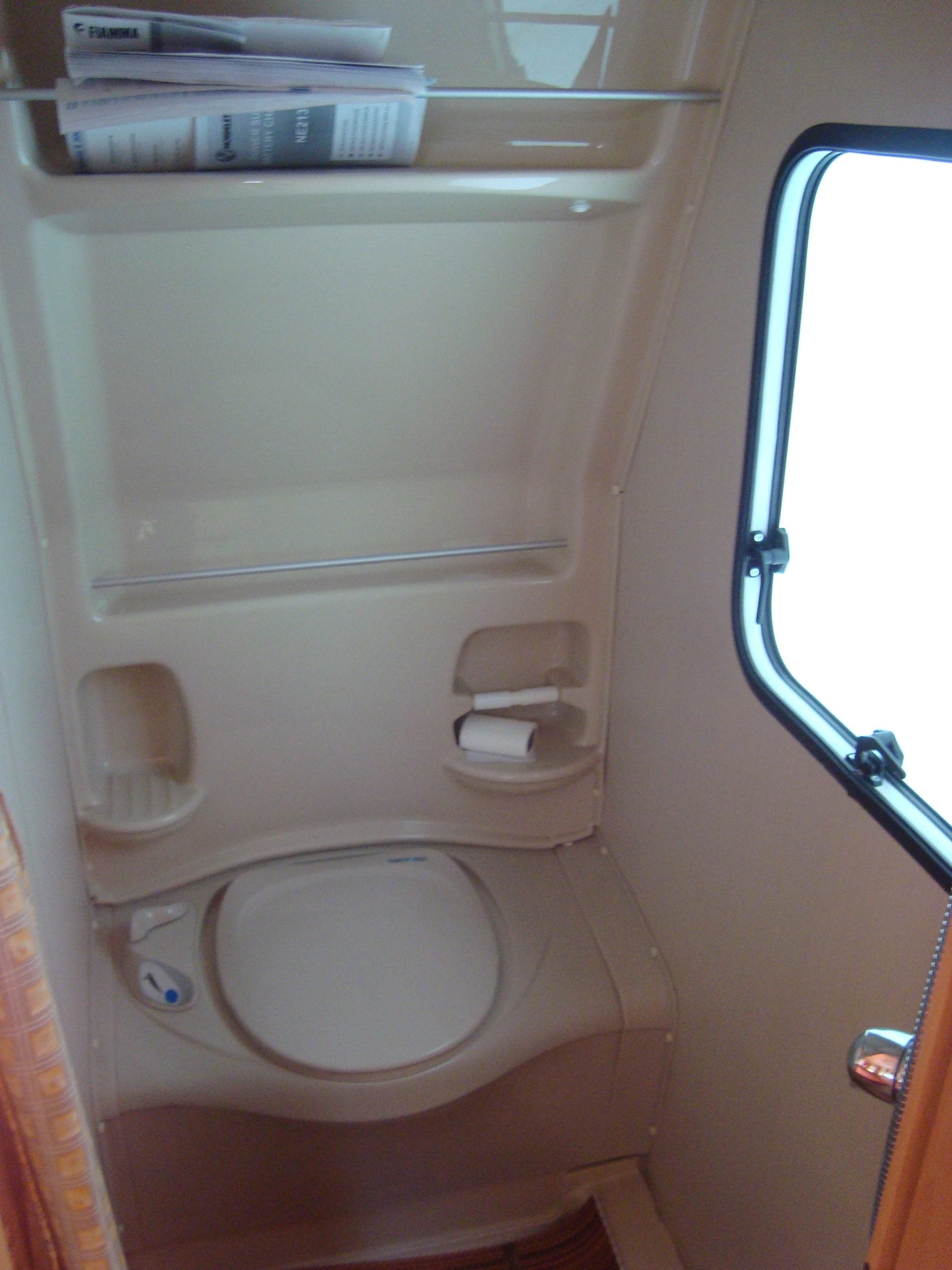 Caravane Caravelair Ambiance 2010 – 4 couchages – 6 m – Simple essieu – Bon état avec Moover occasion