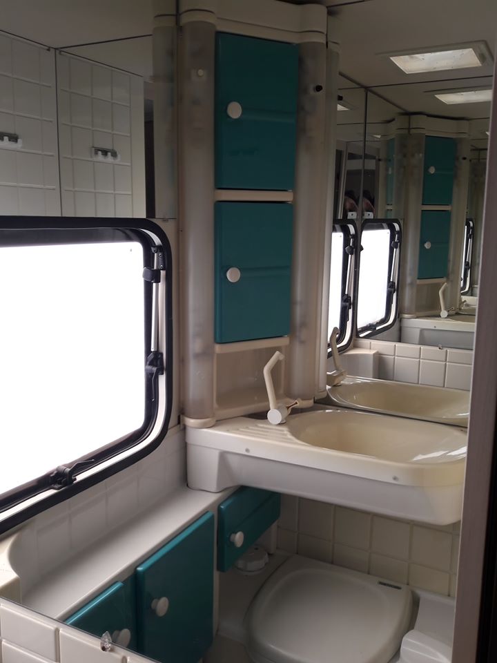 Caravane Dethleffs Camper 1994 – 4 couchages – Simple essieu – Avec auvent gonflable occasion