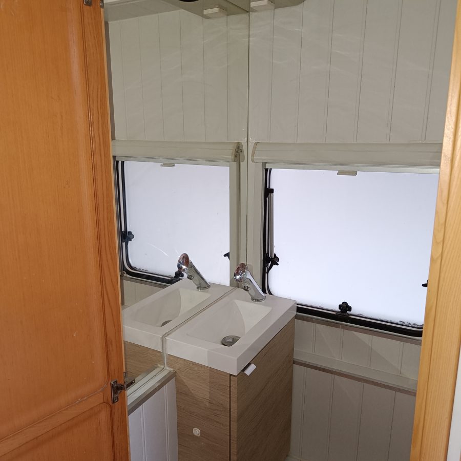 Caravane Fendt Platin 2002 8,5m double essieux 4 places avec climatisation occasion