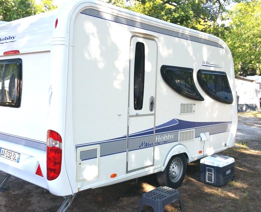 Caravane Hobby 2010 3 places simple essieu avec auvent et déplace-caravane occasion