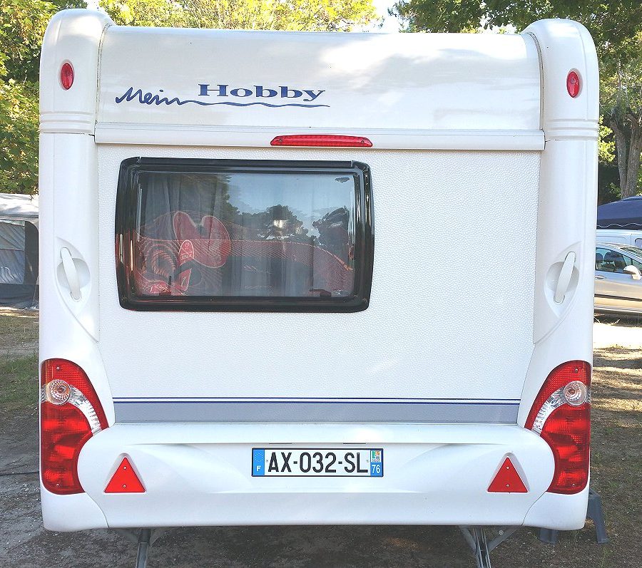 Caravane Hobby 2010 3 places simple essieu avec auvent et déplace-caravane occasion