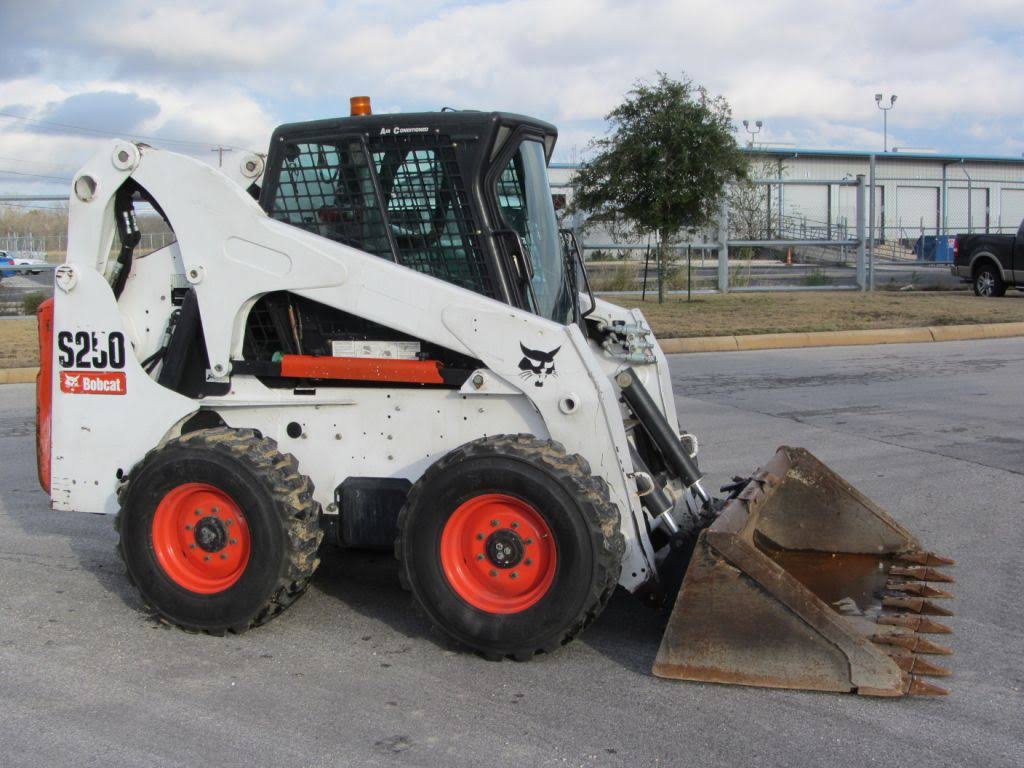 Chargeuse compacte Bobcat S250 – 2010