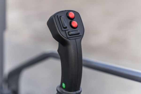 Chargeuse sur pneus CT-W12I – 1200 kg, direction articulée, godet & attache rapide neuve