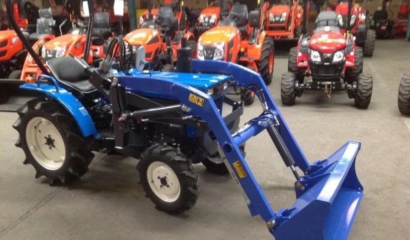 ISEKI TX1510/155 – Microtracteur neuf 15 CV – 4 roues motrices avec chargeur