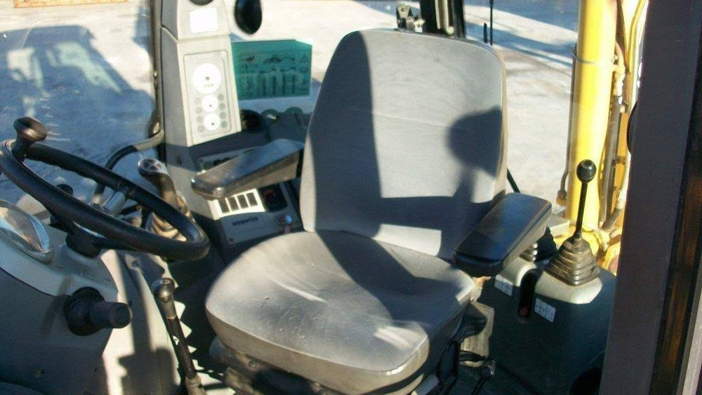 Komatsu WB93R-5E0 (2006) – Tractopelle 8 t, moteur 74 kW