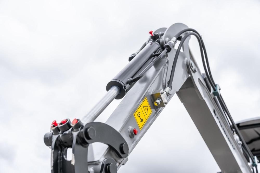 Mini-pelle Bobmaster Premium – 1940 kg, diesel Yanmar, bras articulé neuve