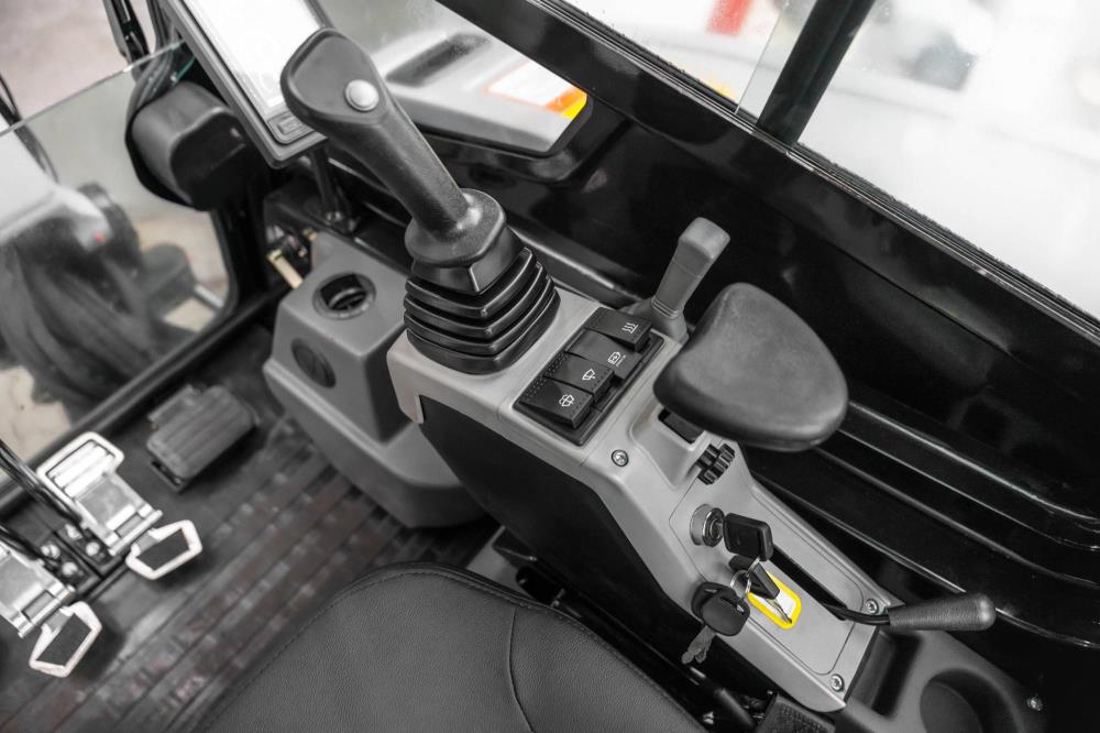 Mini-pelle Bobmaster Ultimate neuve – 2680 kg, diesel Yanmar, bras articulé neuve