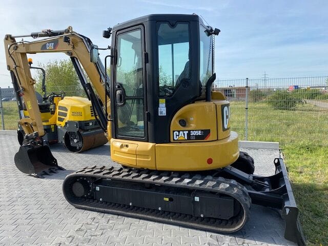 Mini-pelle CATERPILLAR 305E 5300 kg moteur C2.4 Turbo 54 CV Stage V cabine climatisée neuve