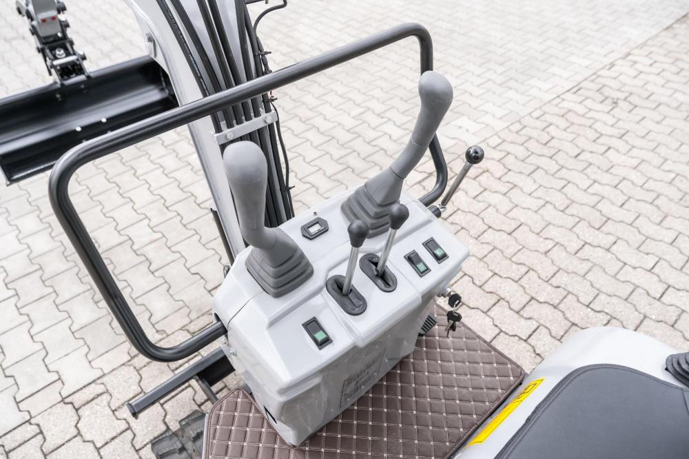 Mini-pelle Yanmaster – 1200 kg, diesel Yanmar, châssis réglable neuve