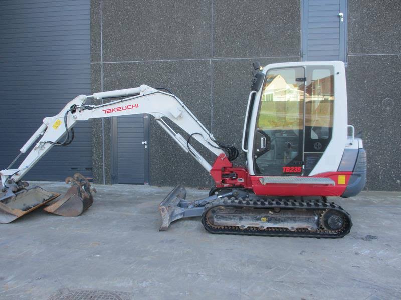 Takeuchi TB235, (2008), 3.5T – occasion