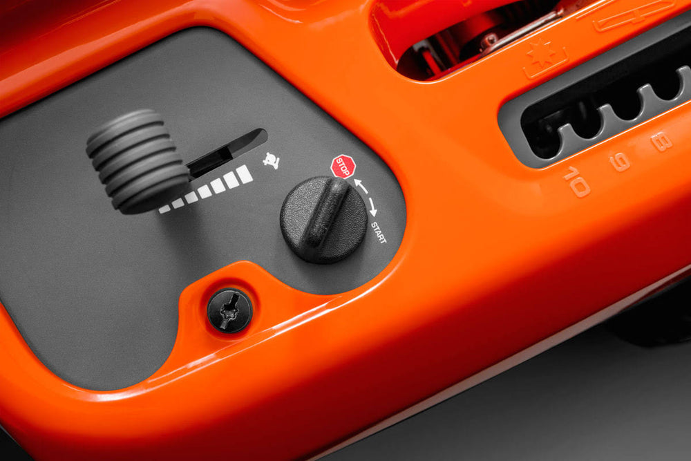 Tracteur à essence Husqvarna R 214TC + plateau de coupe Combi 94