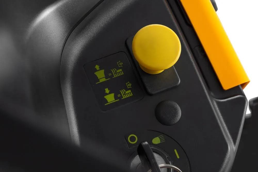 Tracteur à essence Stiga Essential Tornado 398 M