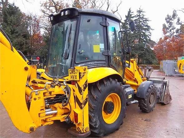 Tractopelle JCB 3CX 2007 – 8T